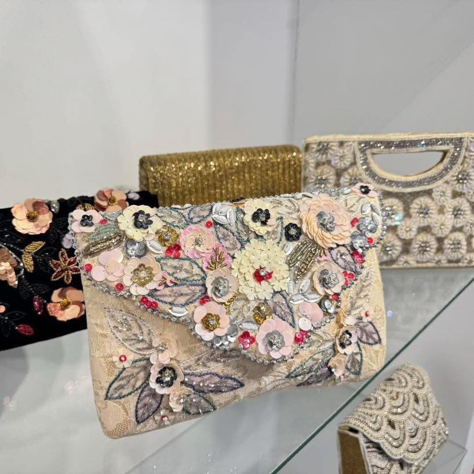Vintage Floral Printed Clutch